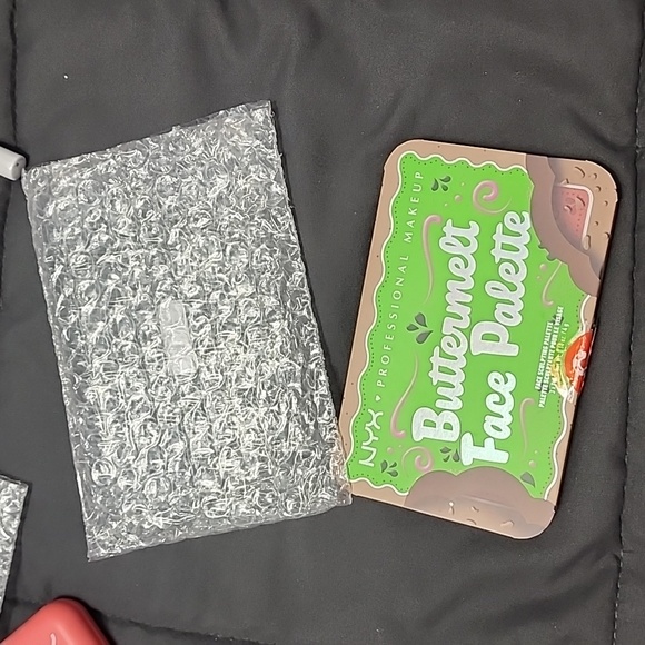 NYX BUTTERMELT FACE PALETTE-BUTTA TOGETHER, U KOW BUTTA, FEELING BUTTA - Picture 4 of 5